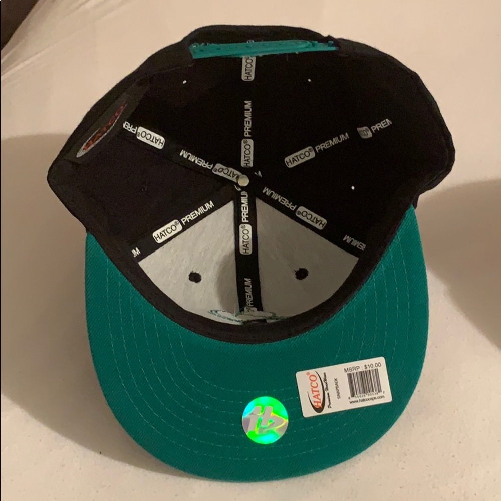 Hat - Picture 2 of 3